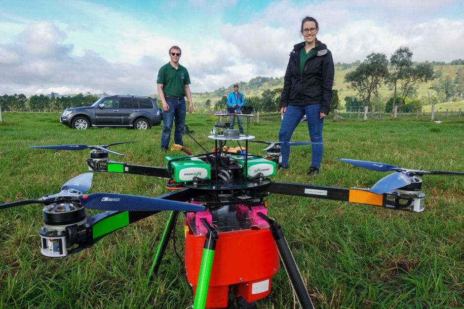 Az első drón feltérképezi a kijelölt területet, a második magvakat szór - elkerülve például a sziklás vidékeket (Forrás: BioCarbon Engineering)